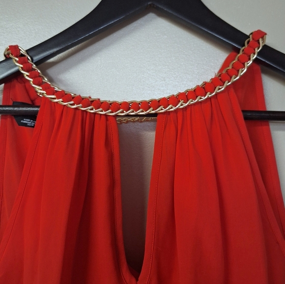 bebe Keyhole Sleeveless Halter Top Blouse w Gold Tone Chain Elastic Hem Red - Picture 3 of 10
